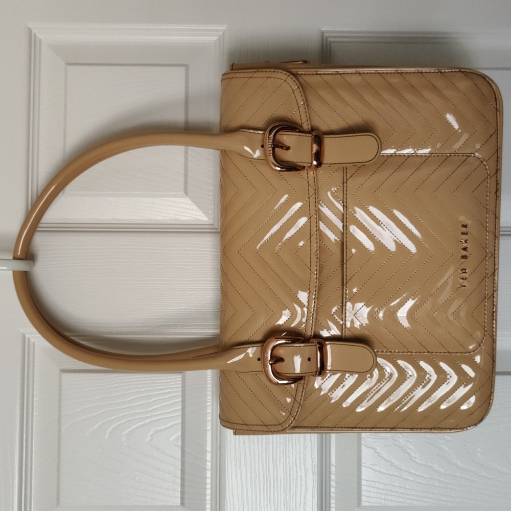 NWT - Ted Baker Beige Patent Guilted Rose Gold Logo Agathis Bag